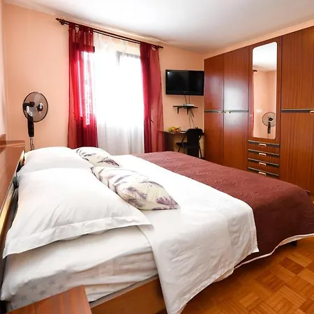Marija, Close To City Center Of Porec, Close To Beach Pical Guest house 2*